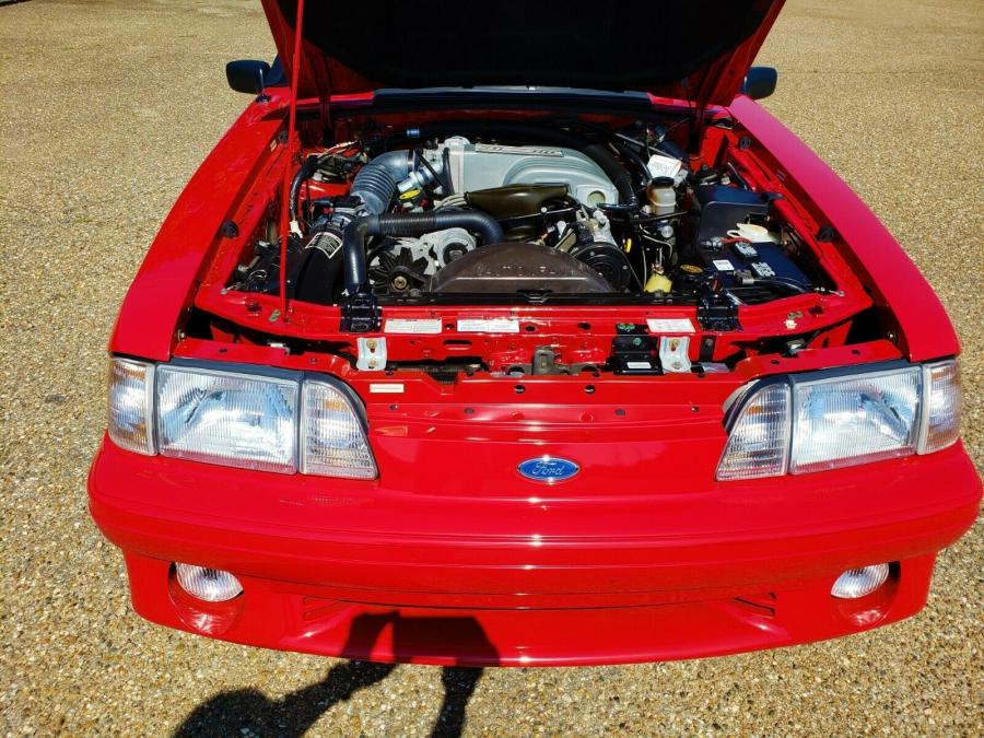 Моторный отсек Ford Mustang GT Convertible (66B) 1990 года  (фото 11 из 24)